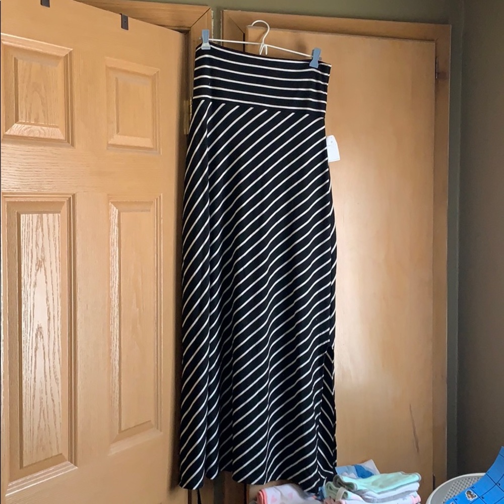 NWT black and white large maxi skirt